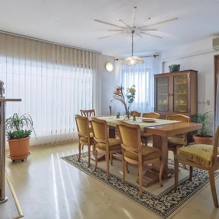 Ferienhaus 8 Bedroom Stunning In