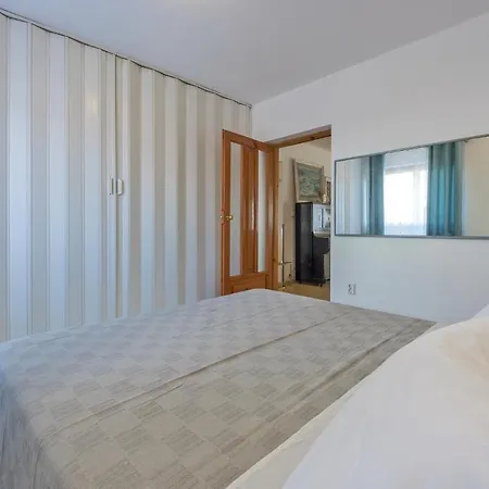 8 Bedroom Stunning In * Pula
