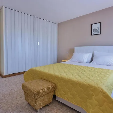Holiday home 8 Bedroom Stunning In *