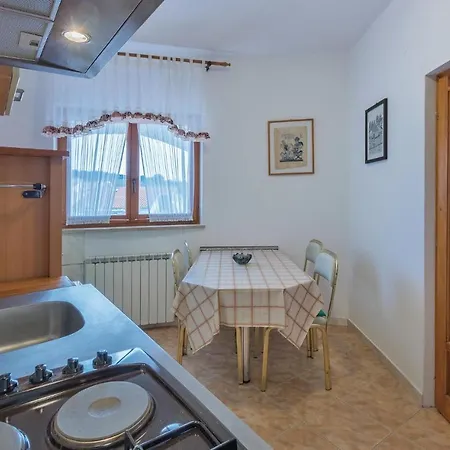 8 Bedroom Stunning In * Pula