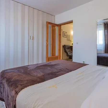 8 Bedroom Stunning In * Pula