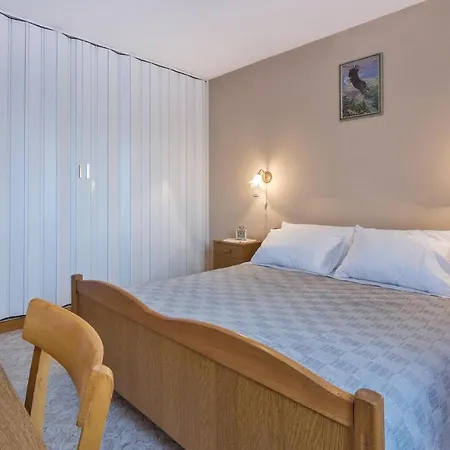 8 Bedroom Stunning In * Pula