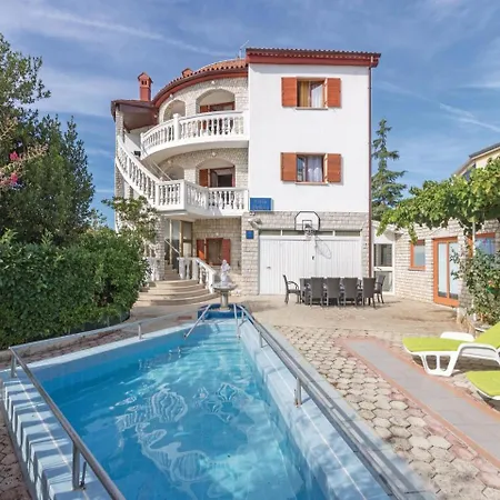 8 Bedroom Stunning In Holiday home