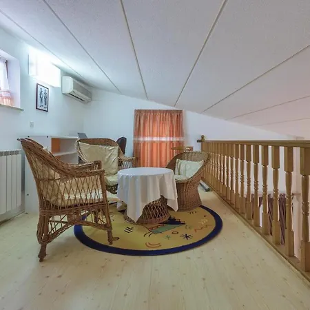8 Bedroom Stunning In *