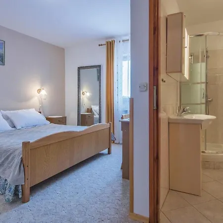 8 Bedroom Stunning In *