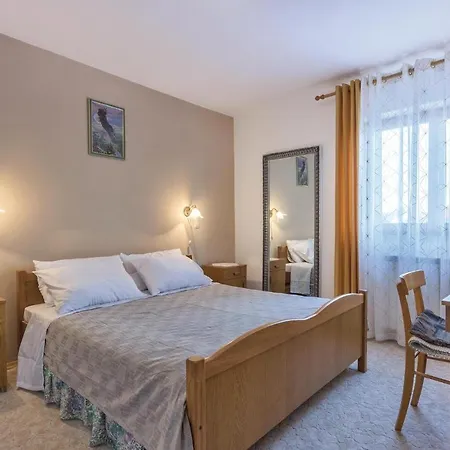 8 Bedroom Stunning In *